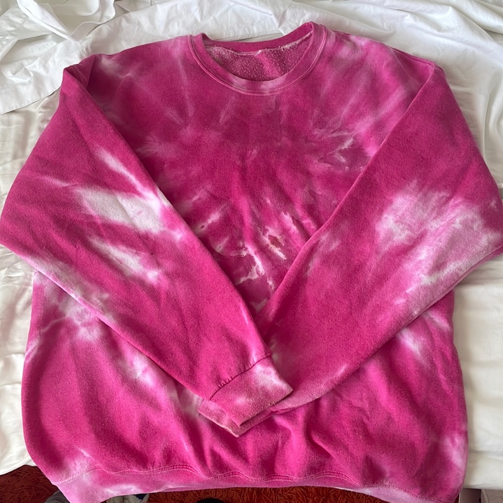 Urban outfitters Urban Renewal Remade Pink Heart Tie-Dye Crew Neck Sweatshirt